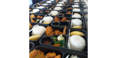 Kegiatan Jurusan Tata Boga SMK Katolik St Familia Tomohon menyiapkan Lunch Box 70 Pax