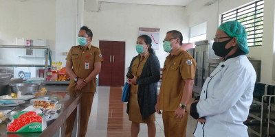 Kunjungan Dinas Kesehatan di SMK Familia Tomohon 