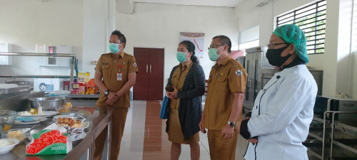 Kunjungan Dinas Kesehatan di SMK Familia Tomohon 
