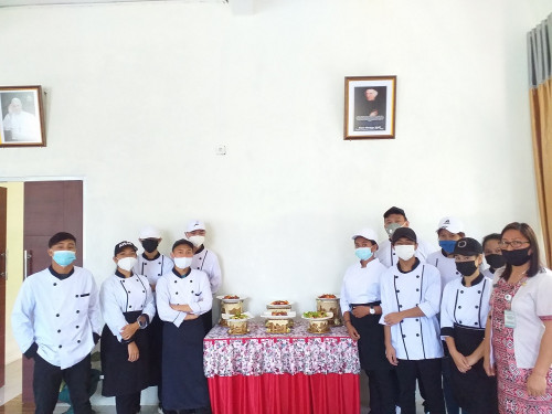 Praktek Pengolahan Makanan Kompetensi Keahlian Tata Boga SMK Katolik Santa Familia Tomohon