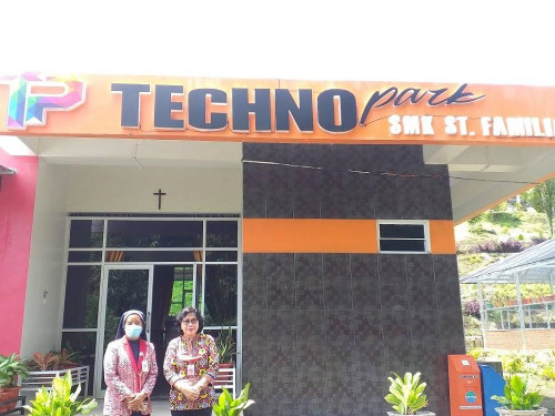 Kunjungan Kepala Dinas Pendidikan Prov Sulut di SMK Familia Tomohon 