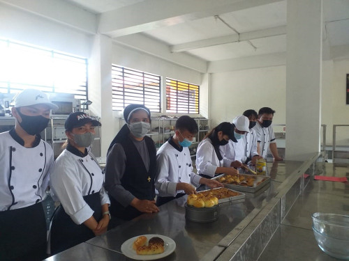 Praktik Tata Boga SMK Katolik Santa Familia Tomohon Pembelajaran Bakery